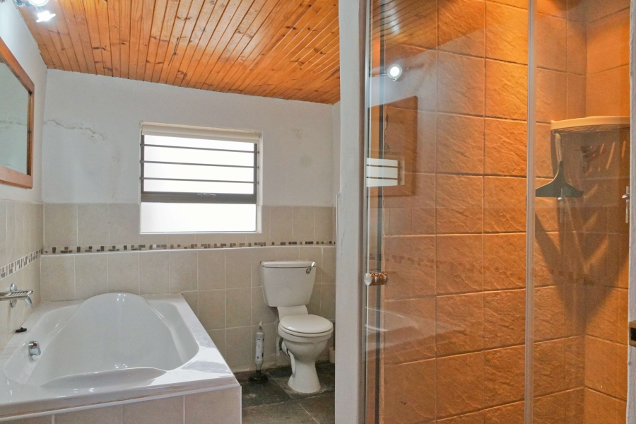 6 Bedroom Property for Sale in Cove Rock Eastern Cape